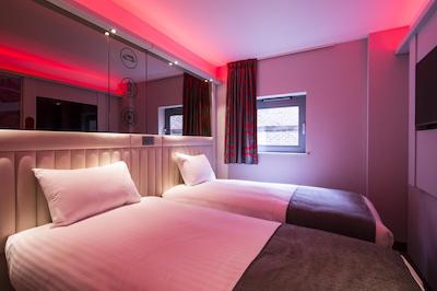 پوینت ا هتل لندن کاناری وارف