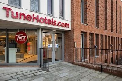 پوینت ا هتل لندن کاناری وارف