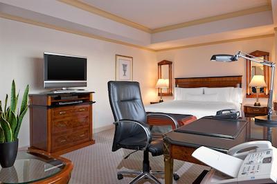 د وستین تکیو