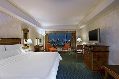 د وستین تکیو