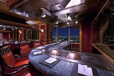 د وستین تکیو