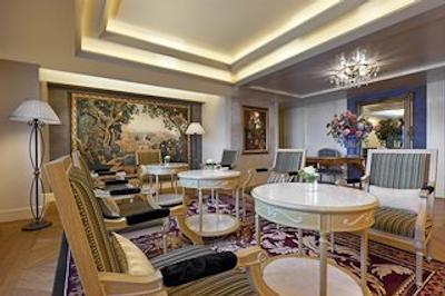 د وستین تکیو