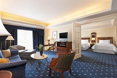 د وستین تکیو