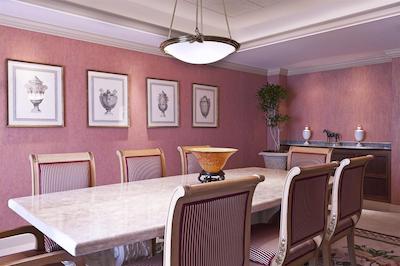 د وستین تکیو