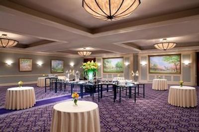 د وستین تکیو