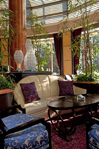 د وستین تکیو