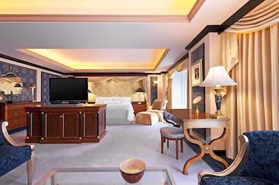 د وستین تکیو