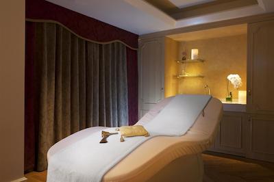 د وستین تکیو