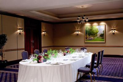 د وستین تکیو