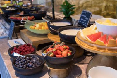 فور اسیسُنز ات مارونوچی