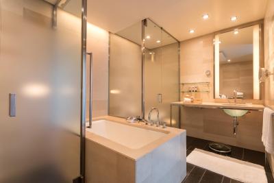 فور اسیسُنز ات مارونوچی