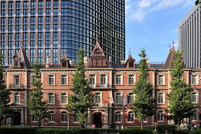 فور اسیسُنز ات مارونوچی