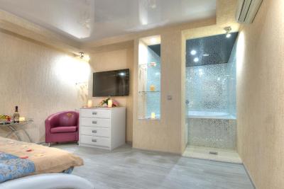 الکس هتل ات بوگاتیرسکی