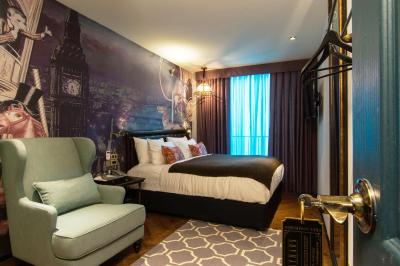 پلی هاوس تونگلر بانکوک