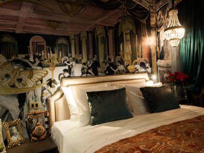 پلی هاوس تونگلر بانکوک