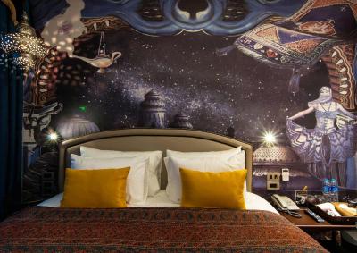 پلی هاوس تونگلر بانکوک