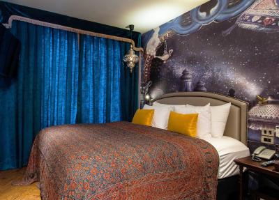 پلی هاوس تونگلر بانکوک