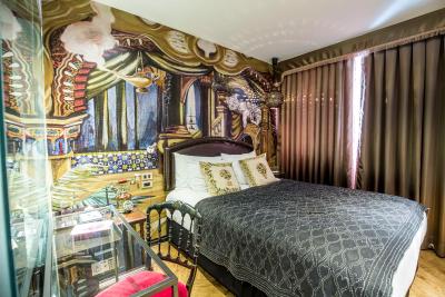 پلی هاوس تونگلر بانکوک