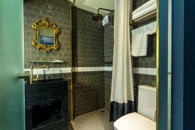 پلی هاوس تونگلر بانکوک