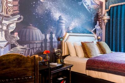 پلی هاوس تونگلر بانکوک