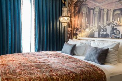 پلی هاوس تونگلر بانکوک