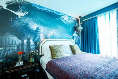 پلی هاوس تونگلر بانکوک