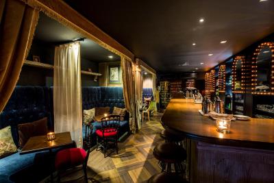 پلی هاوس تونگلر بانکوک