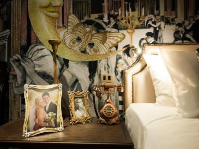 پلی هاوس تونگلر بانکوک