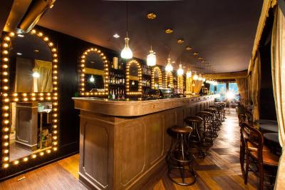 پلی هاوس تونگلر بانکوک