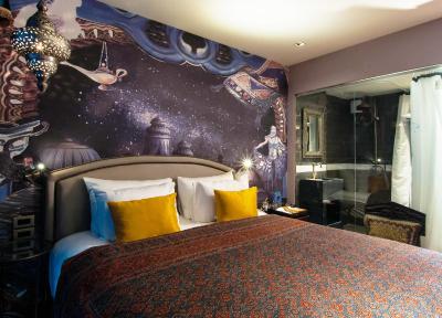 پلی هاوس تونگلر بانکوک