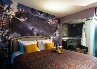 پلی هاوس تونگلر بانکوک