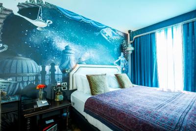 پلی هاوس تونگلر بانکوک