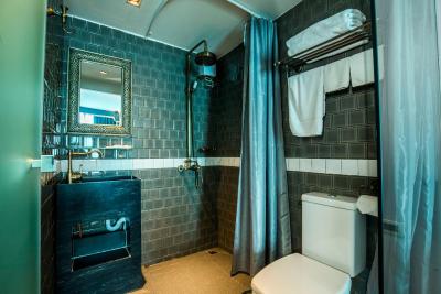 پلی هاوس تونگلر بانکوک