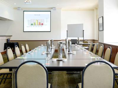 ایبیز استیلز ادلید گرسونر هتل