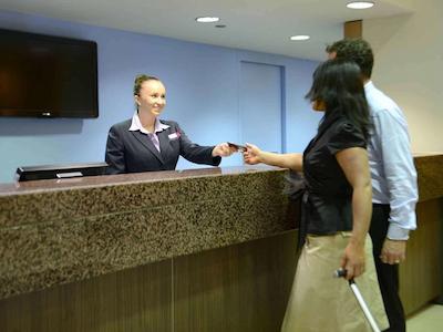 ایبیز استیلز ادلید گرسونر هتل