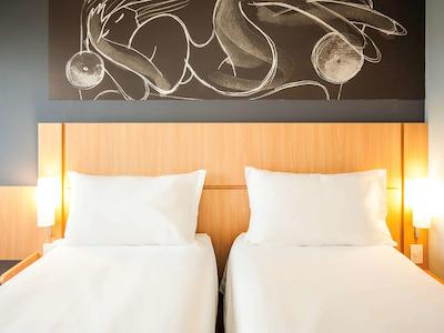 ایبیز مجی داز کروزز شپینگ