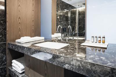 آتن واز هتل