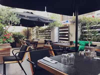 مک کوئین هتل