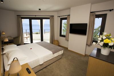 سنسز هتل بدروم