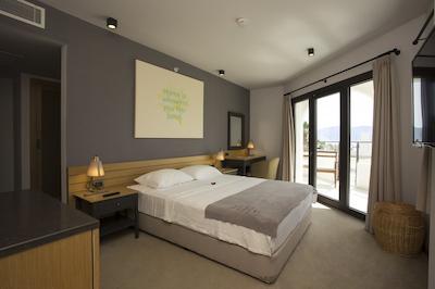 سنسز هتل بدروم