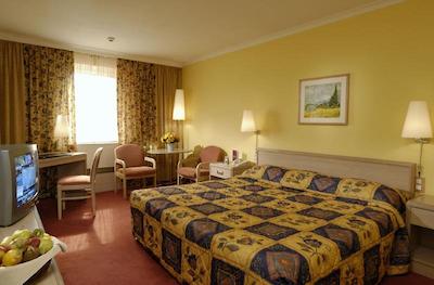 پنتاهتل لیج