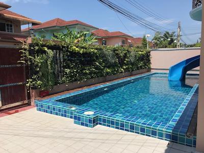 تای تانی پول ویلا ریزورت پاتایا