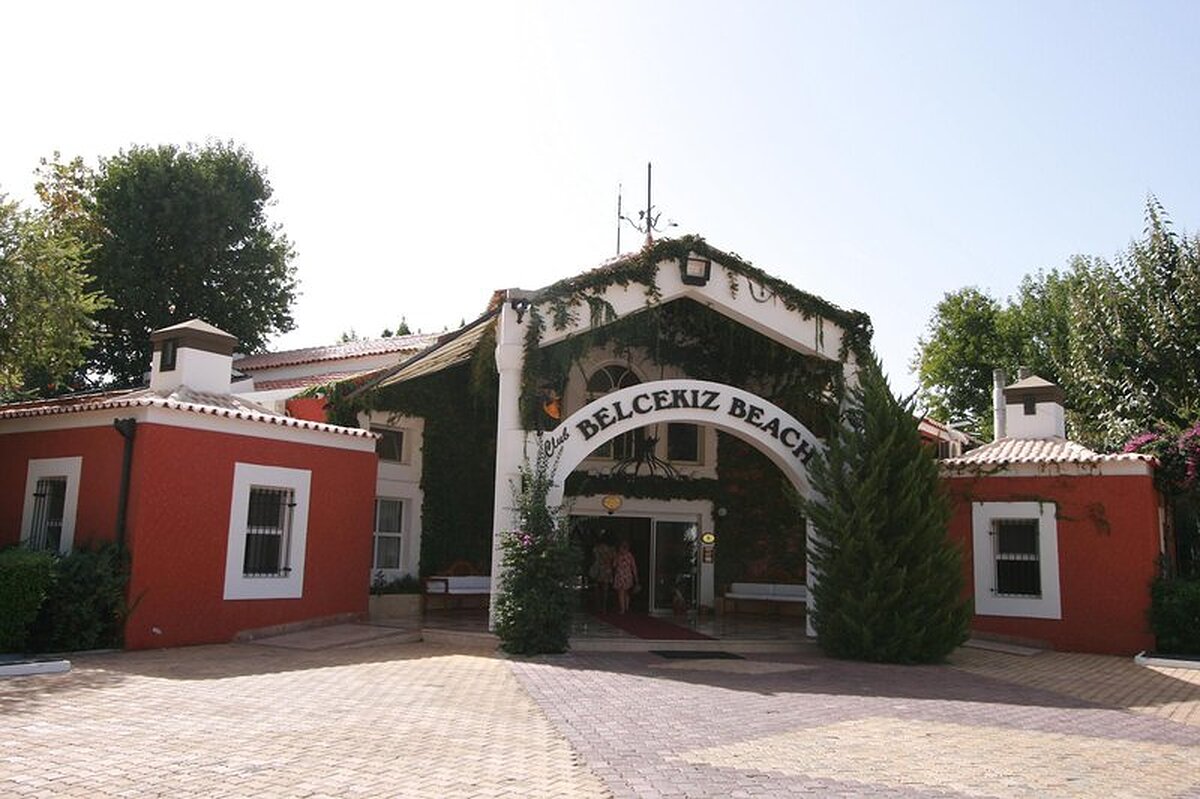 کلوب بلسکیز بیچ هتل