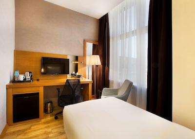 هیلتون گاردن این ککالی سکرپینار