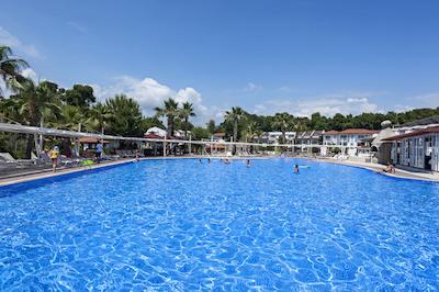 لیکیا بتانیکا بیچ اند فون کلوب