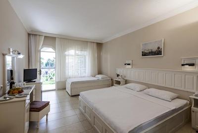 لیکیا بتانیکا بیچ اند فون کلوب