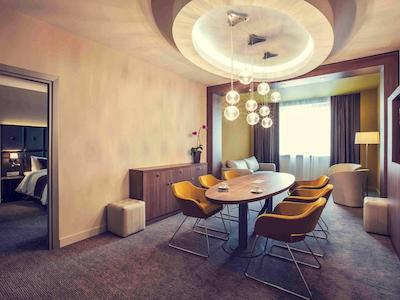 مرکور تیومن سنتر هتل