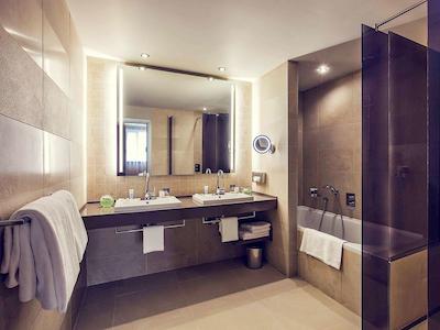 مرکور تیومن سنتر هتل