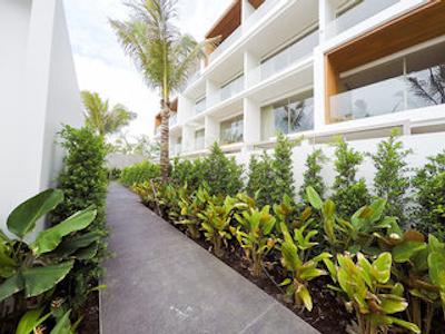 د کاست که ساموی ادولتز اُنلی ریزرت اند اسپا