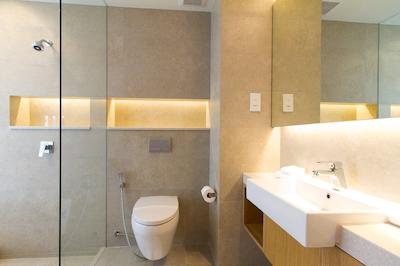 د کاست که ساموی ادولتز اُنلی ریزرت اند اسپا